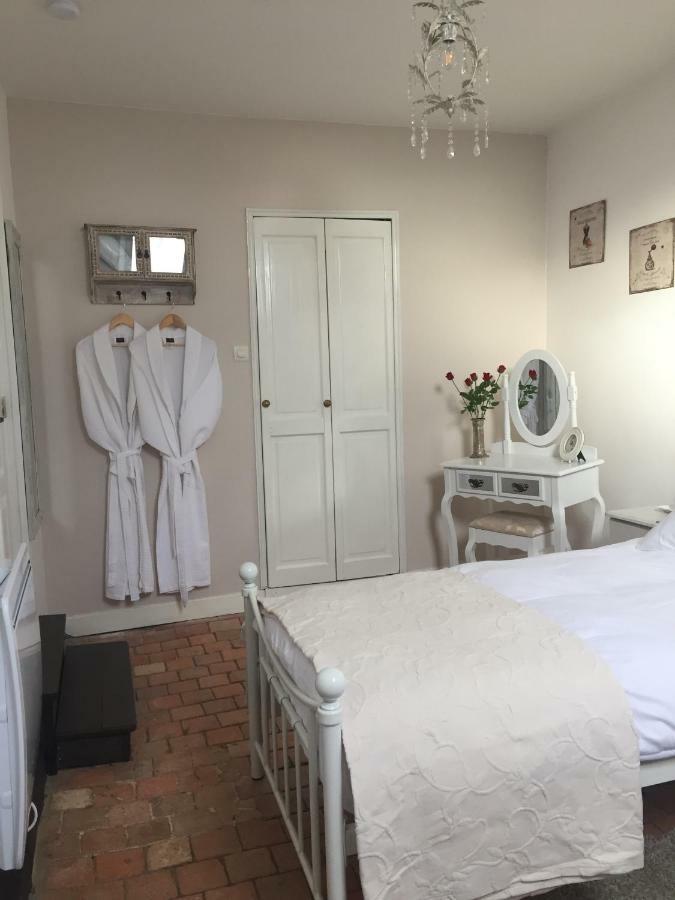 Bed and Breakfast No 3 Route De Lingramiere La Ferte-Mace Zewnętrze zdjęcie